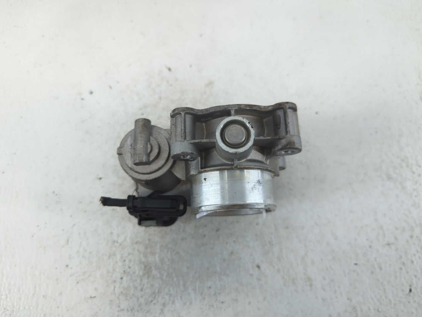 2016-2022 Chevrolet Spark Throttle Body P/N:12673014 Fits Fits 2016 2017 2018 2019 2020 2021 2022 OEM Used Auto Parts - Oemu