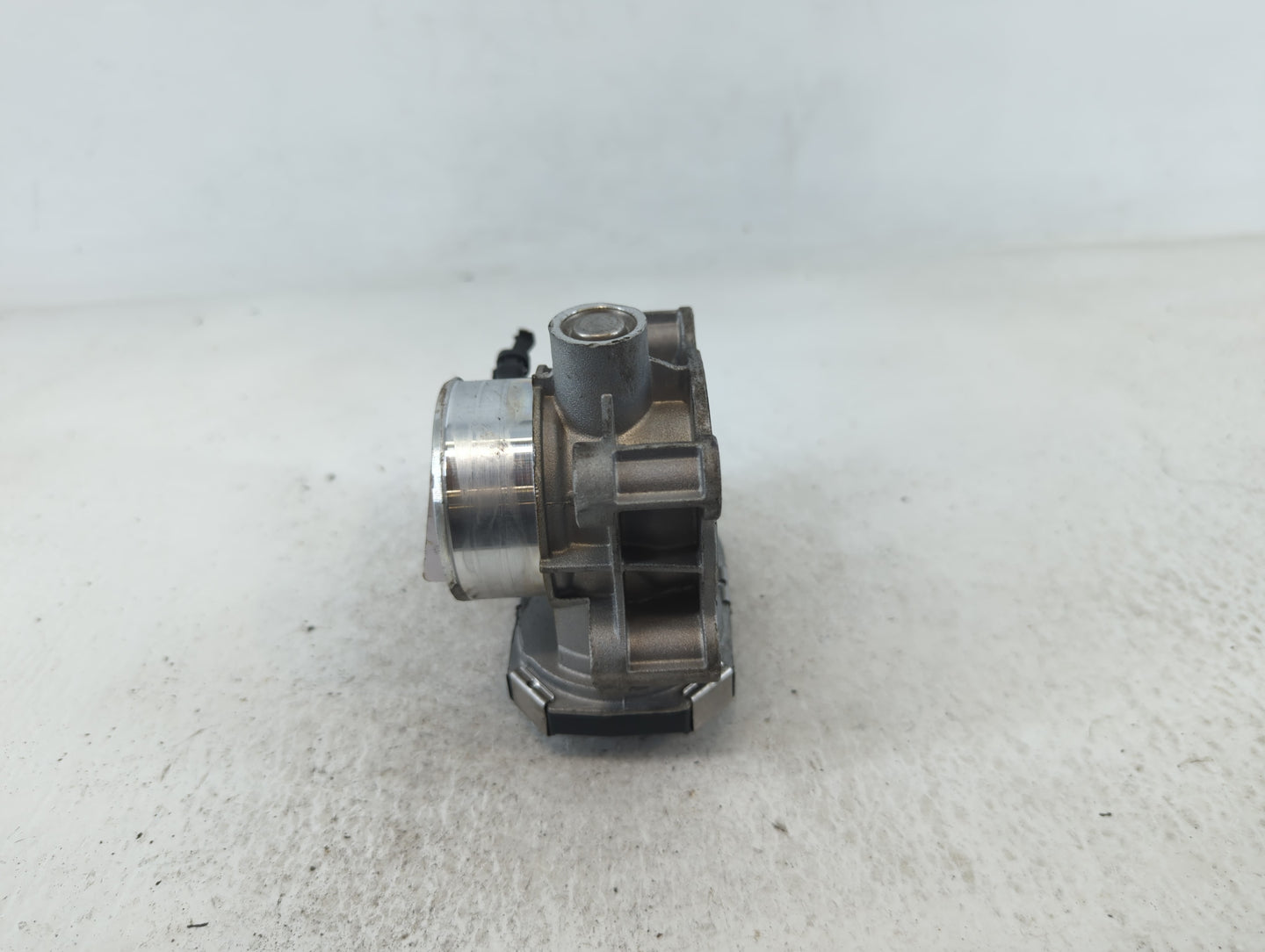 2016-2022 Chevrolet Spark Throttle Body P/N:12673014 Fits Fits 2016 2017 2018 2019 2020 2021 2022 OEM Used Auto Parts - Oemu
