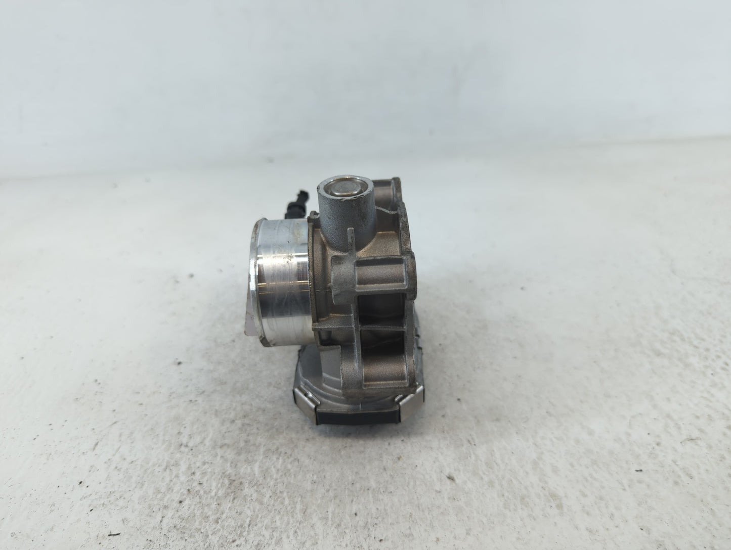 2016-2022 Chevrolet Spark Throttle Body P/N:12673014 Fits Fits 2016 2017 2018 2019 2020 2021 2022 OEM Used Auto Parts - Oemu