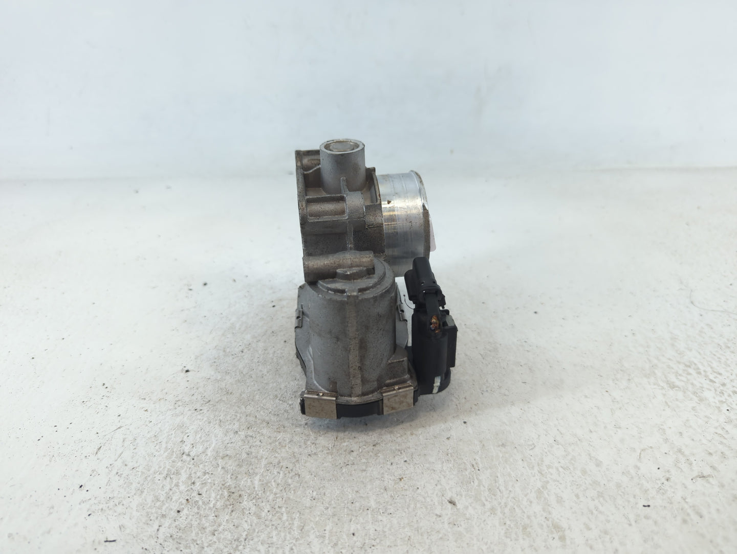 2016-2022 Chevrolet Spark Throttle Body P/N:12673014 Fits Fits 2016 2017 2018 2019 2020 2021 2022 OEM Used Auto Parts - Oemu