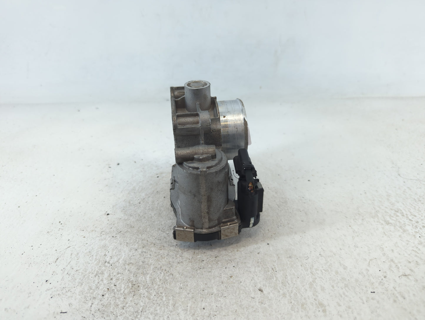 2016-2022 Chevrolet Spark Throttle Body P/N:12673014 Fits Fits 2016 2017 2018 2019 2020 2021 2022 OEM Used Auto Parts - Oemu