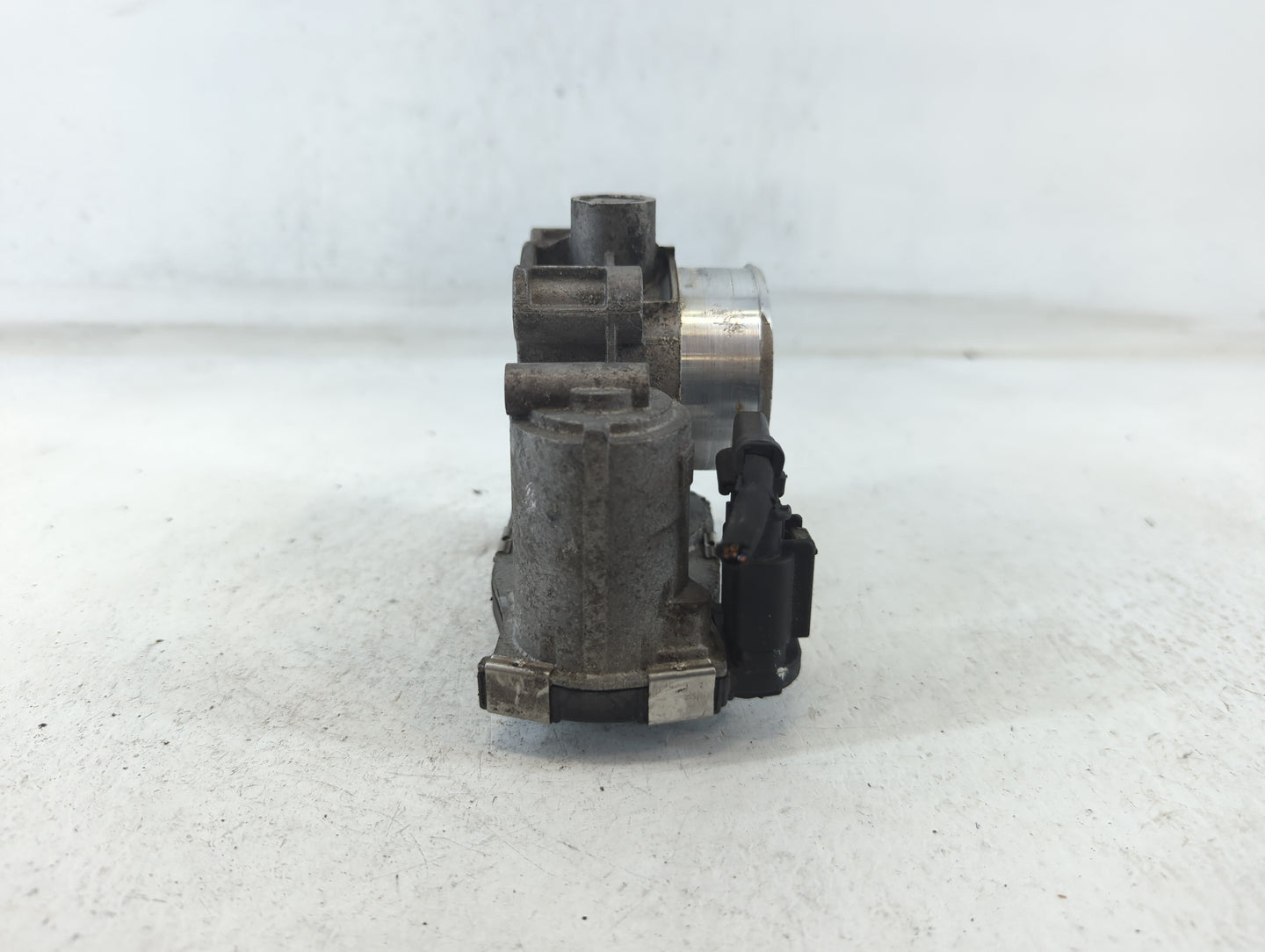 2016-2022 Chevrolet Spark Throttle Body P/N:12673014 Fits Fits 2016 2017 2018 2019 2020 2021 2022 OEM Used Auto Parts - Oemu