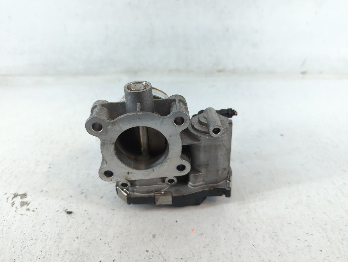 2016-2022 Chevrolet Spark Throttle Body P/N:12673014 Fits Fits 2016 2017 2018 2019 2020 2021 2022 OEM Used Auto Parts - Oemu