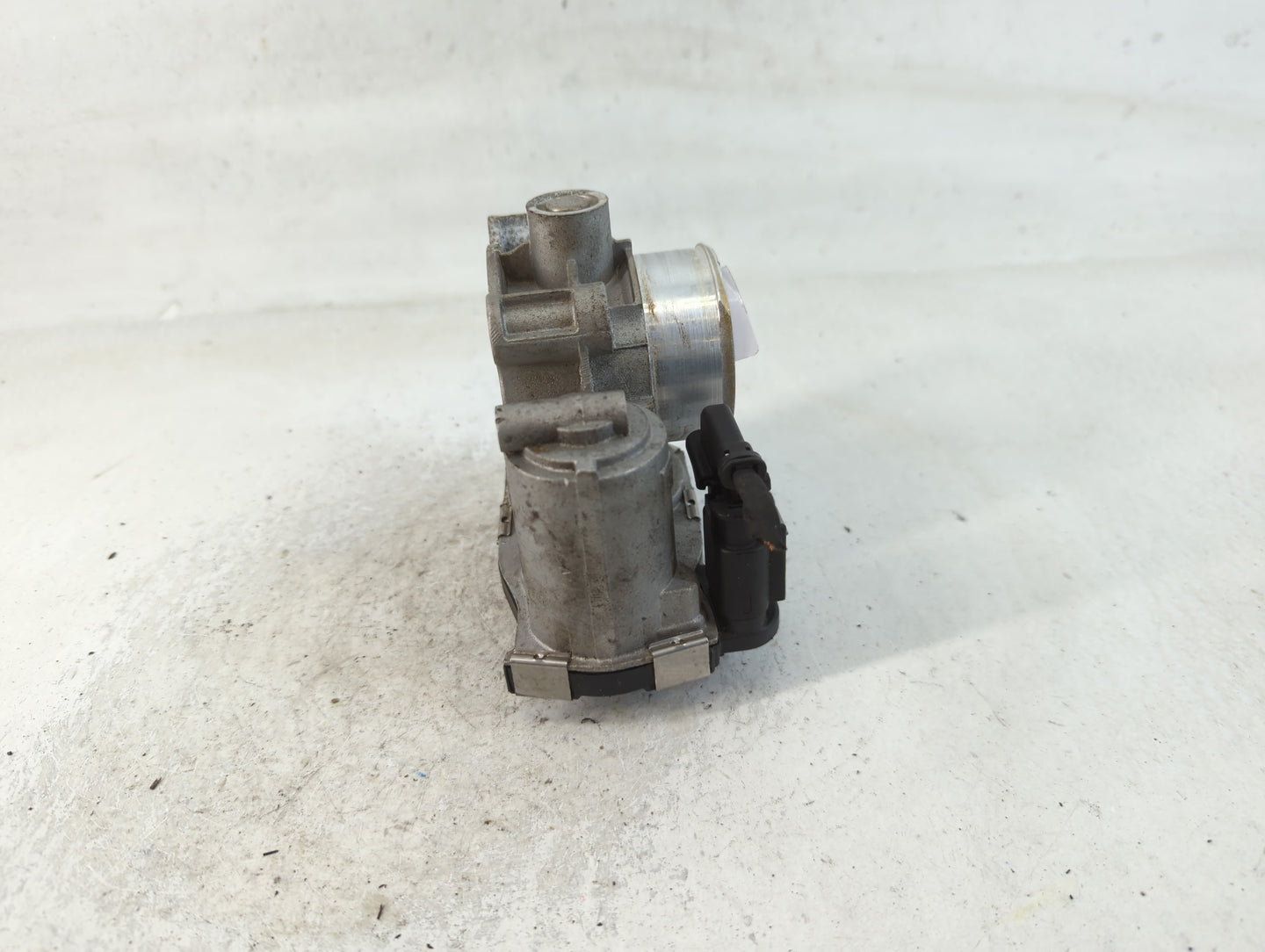 2016-2022 Chevrolet Spark Throttle Body P/N:12673014 Fits Fits 2016 2017 2018 2019 2020 2021 2022 OEM Used Auto Parts - Oemu