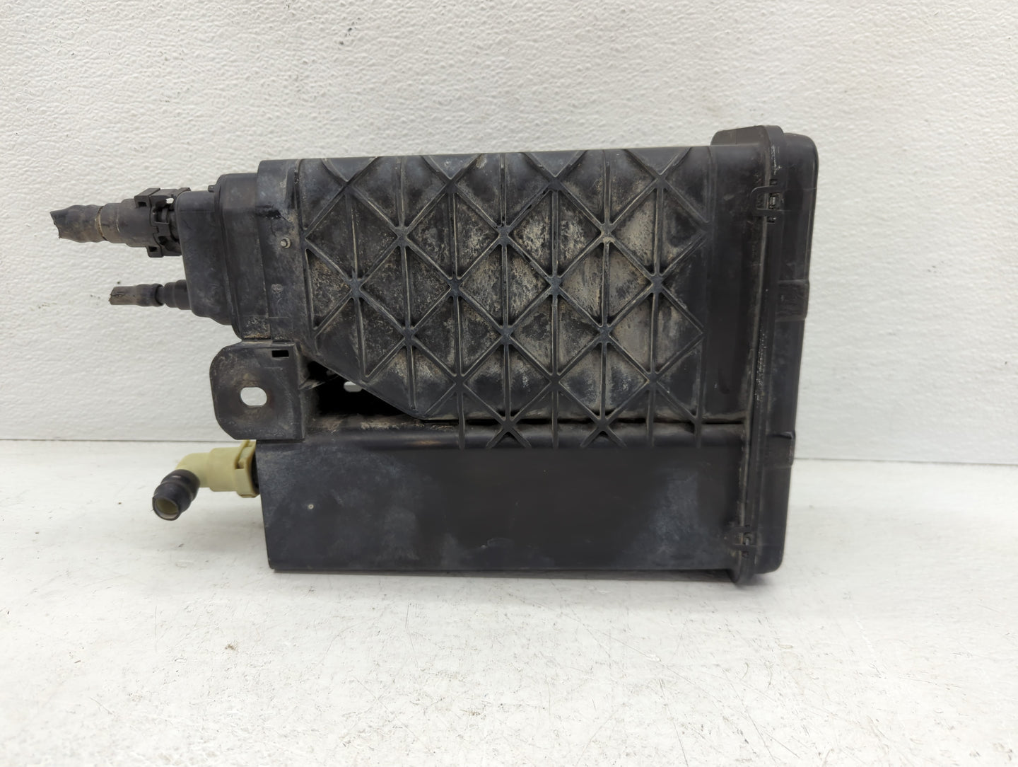 2019 Chevrolet Suburban Fuel Vapor Charcoal Canister - Oemusedautoparts1.com