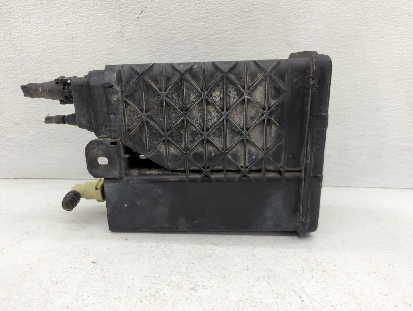 2019 Chevrolet Suburban Fuel Vapor Charcoal Canister - Oemusedautoparts1.com