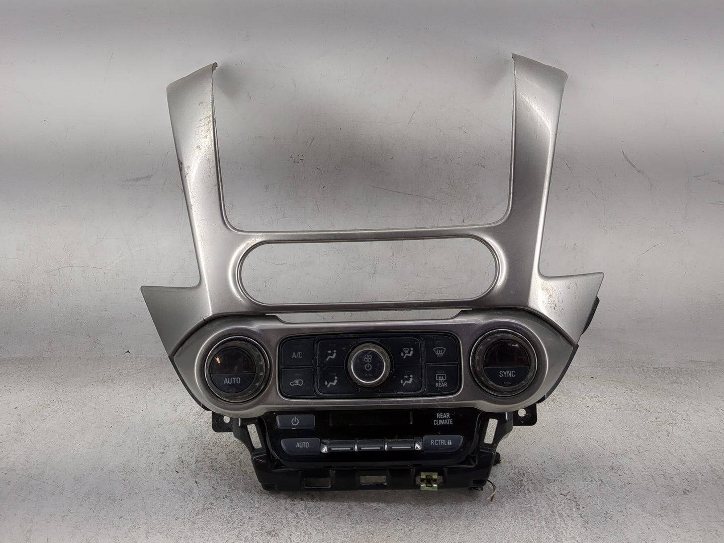 2017-2018 Chevrolet Suburban Climate Control Module Temperature AC/Heater Replacement P/N:84258727 7370200000000X Fits OEM U