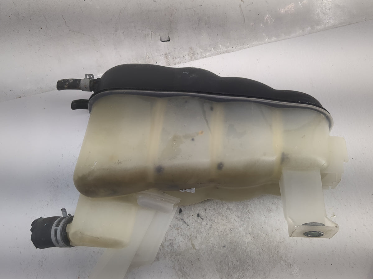 2016 Chevrolet Suburban Radiator Coolant Overflow Expansion Tank Bottle 1497957 - Oemusedautoparts1.com