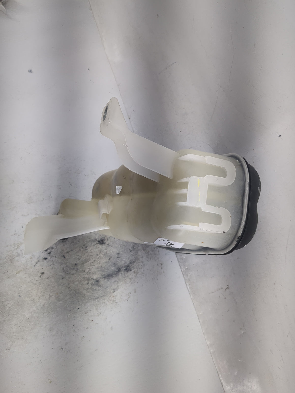 2016 Chevrolet Suburban Radiator Coolant Overflow Expansion Tank Bottle 1497957 - Oemusedautoparts1.com