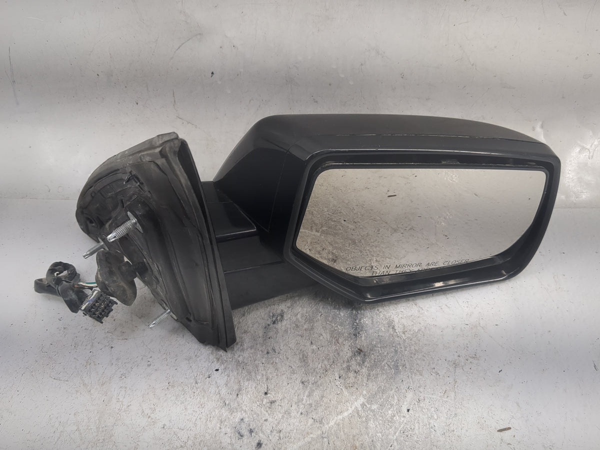 2019 Chevrolet Suburban Passenger Side View Mirror - Right Door Mirror OEM Used - Oemusedautoparts1.com