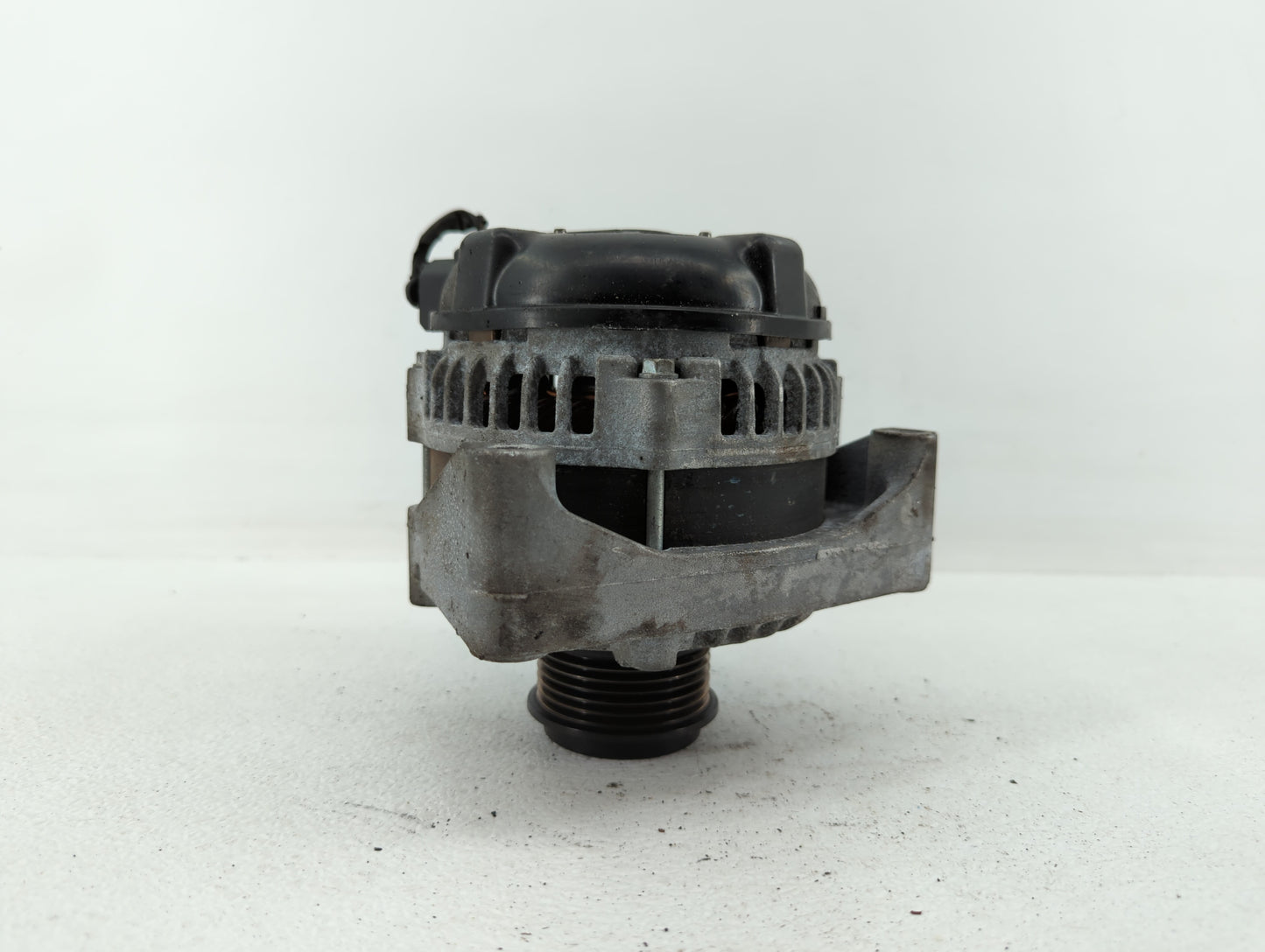 2019 Chevrolet Suburban Alternator Replacement Generator Charging Assembly Engine OEM P/N:23487089 2139814 Fits OEM Used Aut