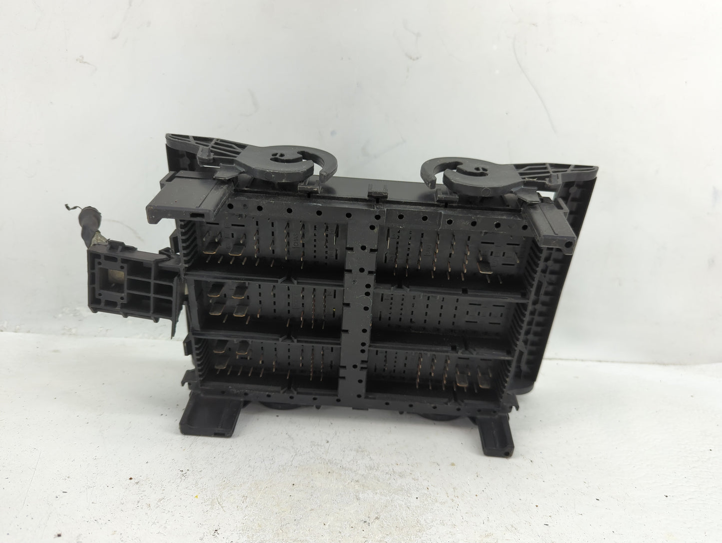 2019 Chevrolet Suburban 1500 Fusebox Fuse Box Panel Relay Module Fits Fits 2015 2016 2017 2018 2020 OEM Used Auto Parts - Oe