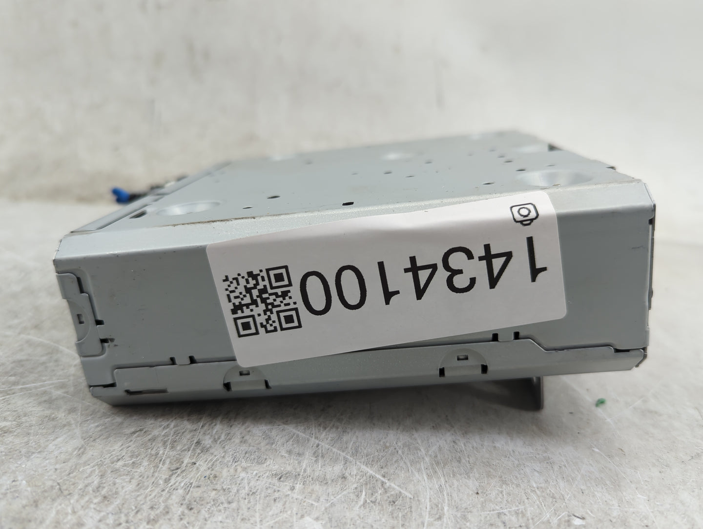 2019 Chevrolet Suburban 1500 Radio AM FM Cd Player Receiver Replacement P/N:84409491 UJHBD1G Fits Fits 2016 2017 2018 2020 O