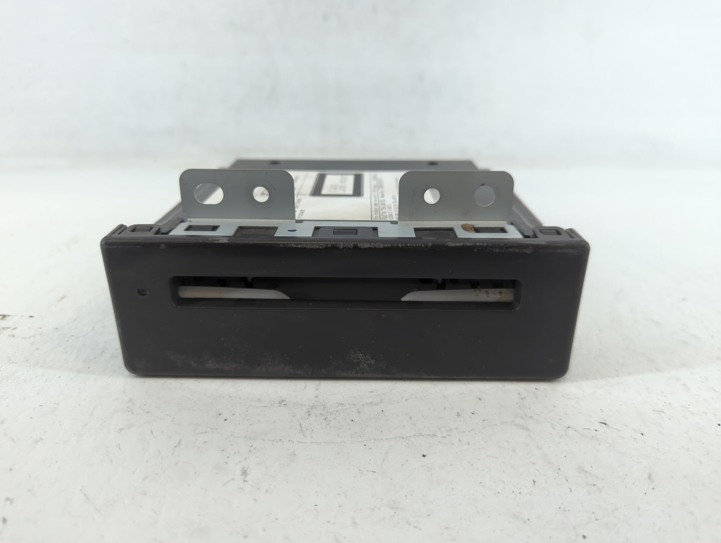 Chevrolet Suburban 1500 Am Fm Cd Player Radio Receiver - Oemusedautoparts1.com