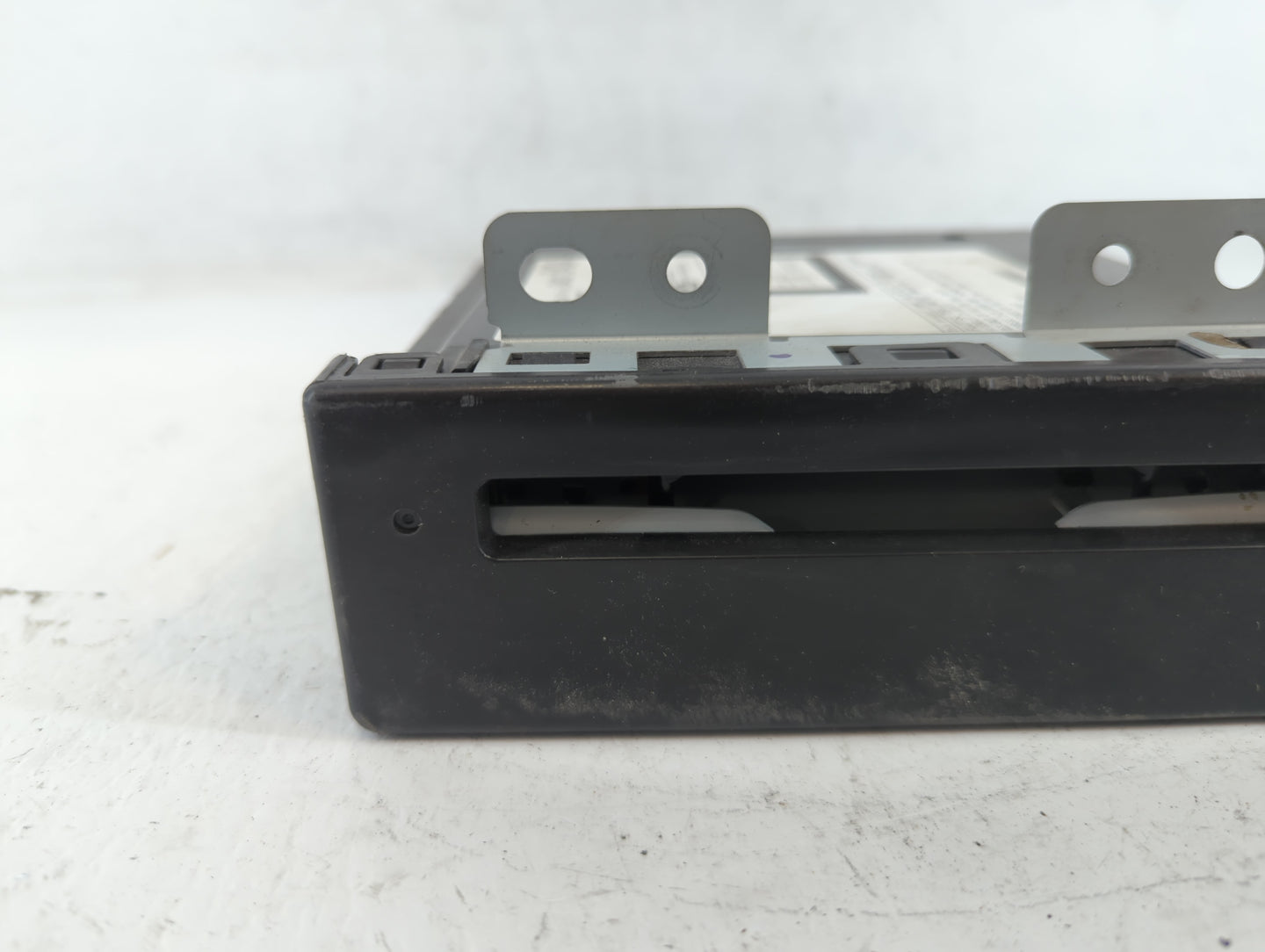 Chevrolet Suburban 1500 Am Fm Cd Player Radio Receiver - Oemusedautoparts1.com