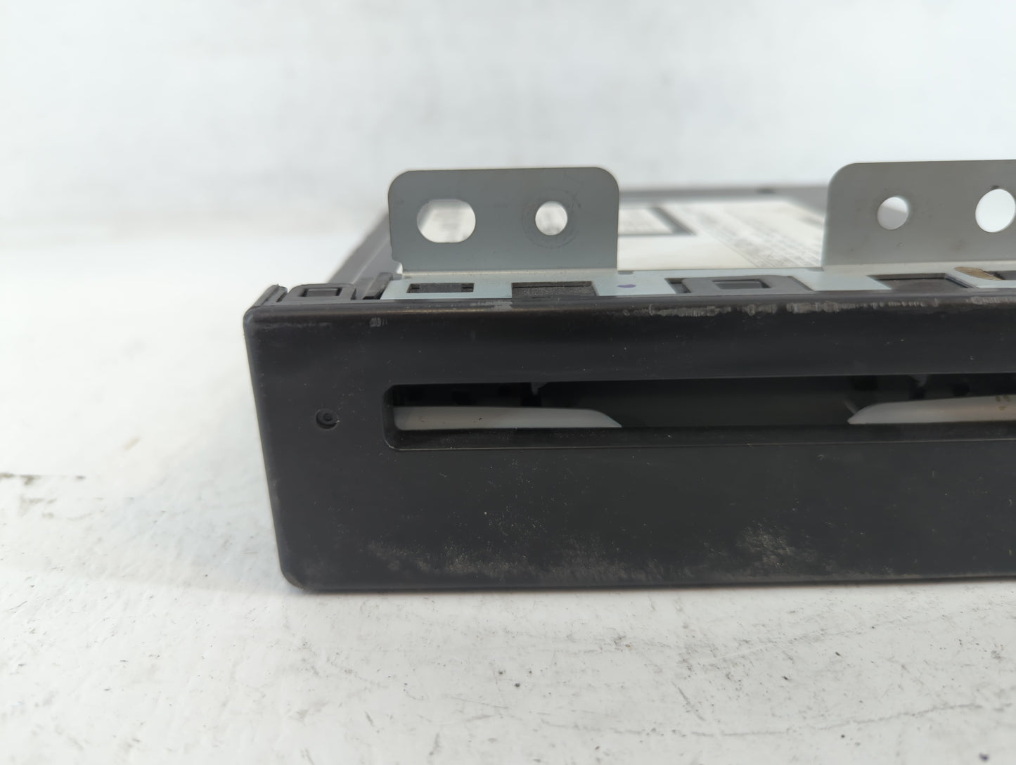 Chevrolet Suburban 1500 Am Fm Cd Player Radio Receiver - Oemusedautoparts1.com