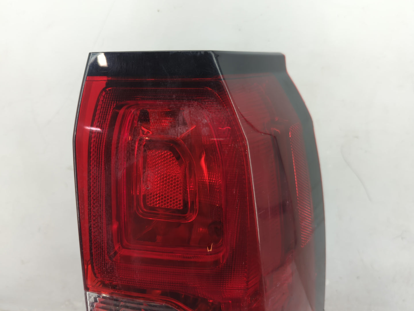 2015-2020 Chevrolet Tahoe Tail Light Assembly Passenger Right OEM P/N:23407433 Fits Fits 2015 2016 2017 2018 2019 2020 OEM U