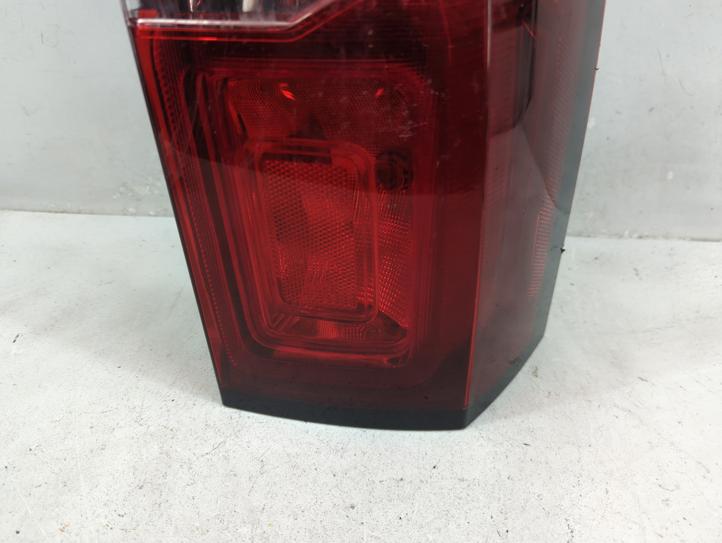 2015-2020 Chevrolet Tahoe Tail Light Assembly Passenger Right OEM P/N:23407433 Fits Fits 2015 2016 2017 2018 2019 2020 OEM U