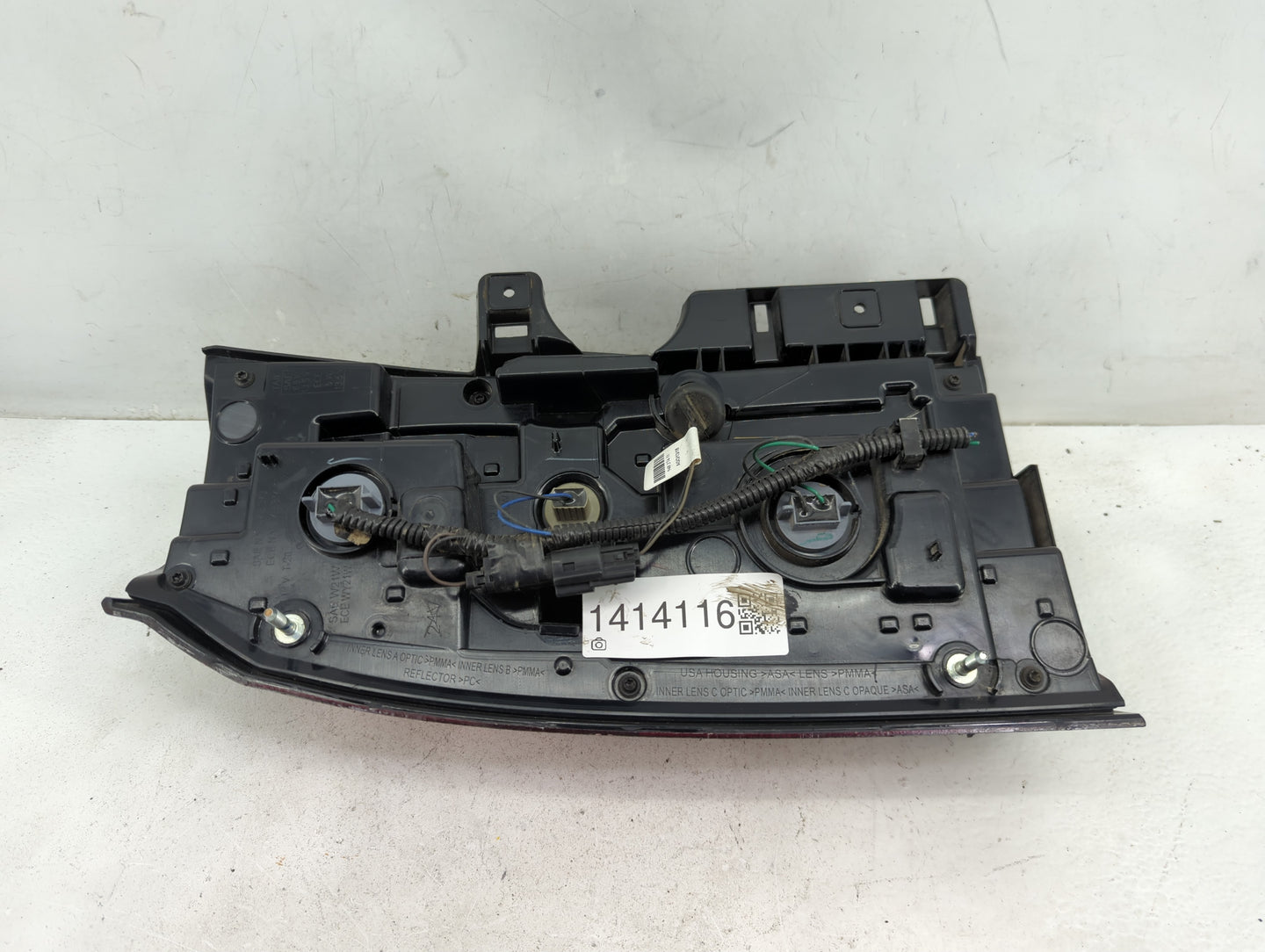 2015-2020 Chevrolet Tahoe Tail Light Assembly Passenger Right OEM P/N:23407433 Fits Fits 2015 2016 2017 2018 2019 2020 OEM U