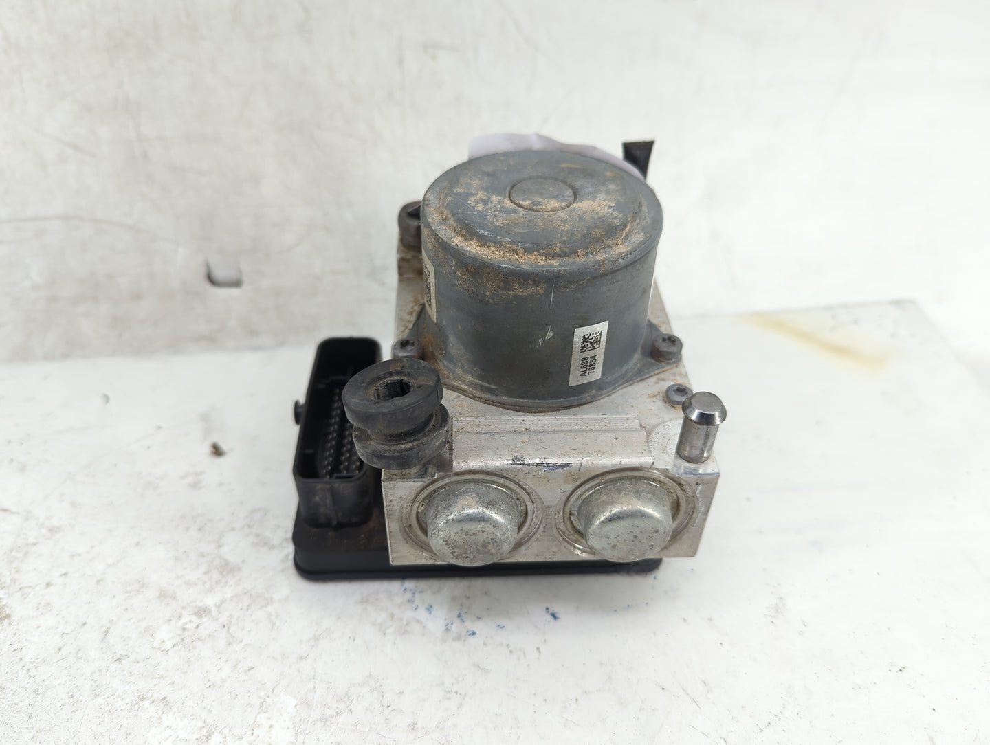 2019-2020 Chevrolet Tahoe ABS Pump Control Module Replacement P/N:84384398 Fits Fits 2017 2018 2019 2020 OEM Used Auto Parts