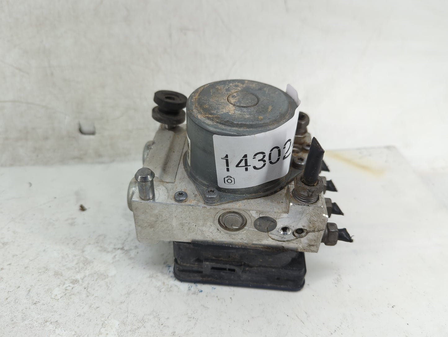 2019-2020 Chevrolet Tahoe ABS Pump Control Module Replacement P/N:84384398 Fits Fits 2017 2018 2019 2020 OEM Used Auto Parts