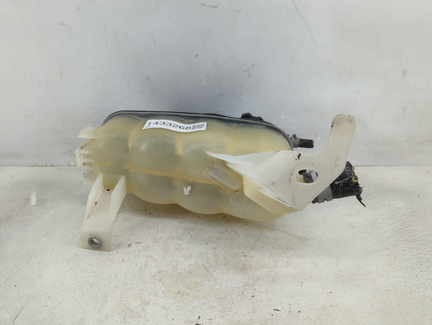 2015 Chevrolet Tahoe Radiator Coolant Overflow Expansion Tank Bottle - Oemusedautoparts1.com