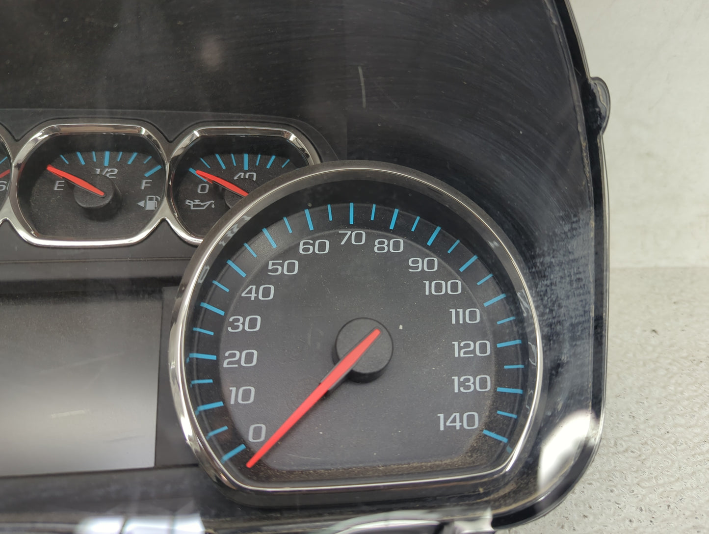 2018-2020 Chevrolet Tahoe Instrument Cluster Speedometer Gauges P/N:84597916 Fits Fits 2018 2019 2020 OEM Used Auto Parts - 