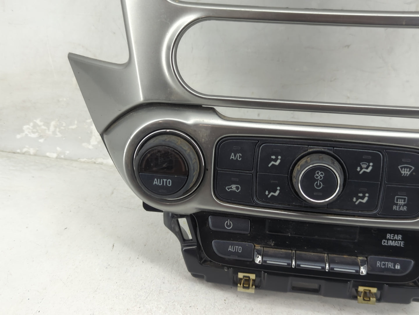 2019 Chevrolet Tahoe Climate Control Module Temperature AC/Heater Replacement P/N:84258727 815372982 Fits OEM Used Auto Part
