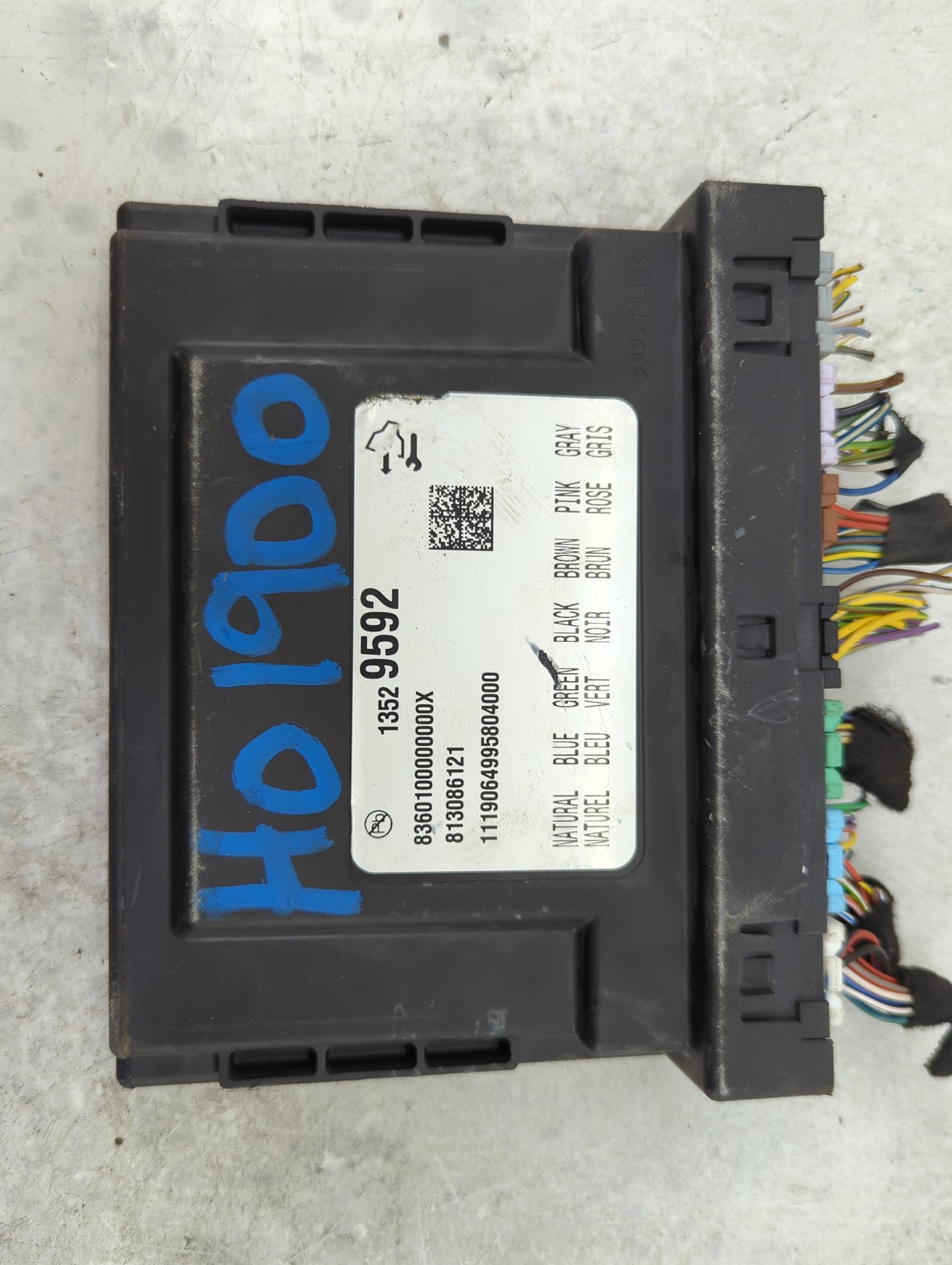 2019-2020 Chevrolet Tahoe Body Control Module Bcm Inner Cabin Fuse Box - Oemusedautoparts1.com