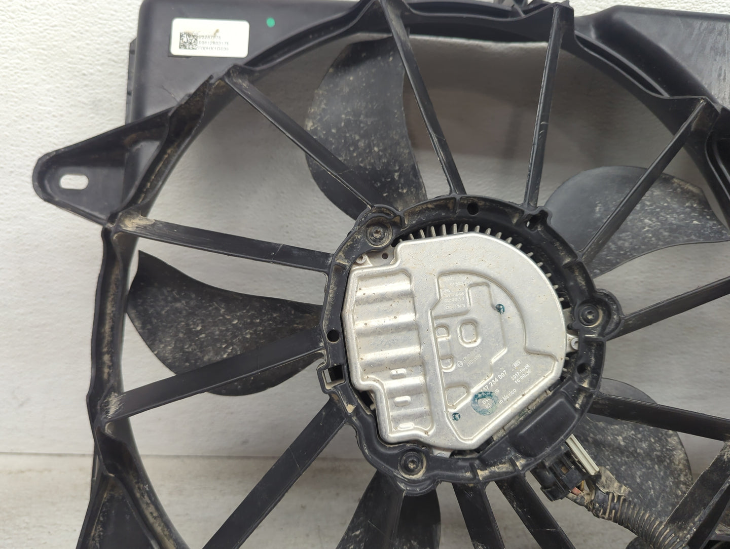 2015-2020 Chevrolet Tahoe Electric Radiator Cooling Fan Motor Assembly P/N:23287376 00812803176 Fits OEM Used Auto Parts - O