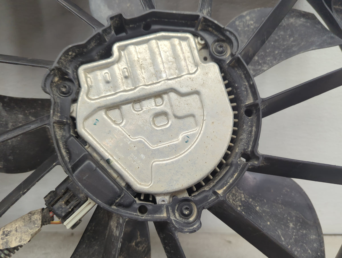 2015-2020 Chevrolet Tahoe Electric Radiator Cooling Fan Motor Assembly P/N:23287376 00812803176 Fits OEM Used Auto Parts - O
