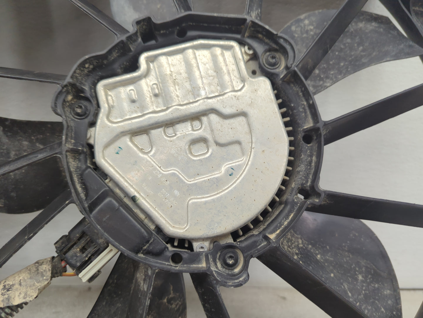 2015-2020 Chevrolet Tahoe Electric Radiator Cooling Fan Motor Assembly P/N:23287376 00812803176 Fits OEM Used Auto Parts - O