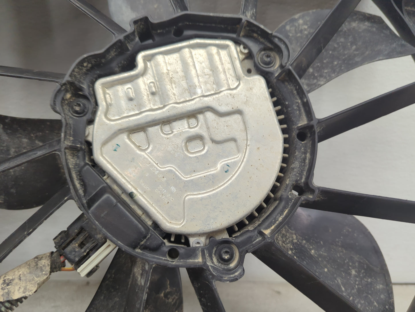 2015-2020 Chevrolet Tahoe Electric Radiator Cooling Fan Motor Assembly P/N:23287376 00812803176 Fits OEM Used Auto Parts - O