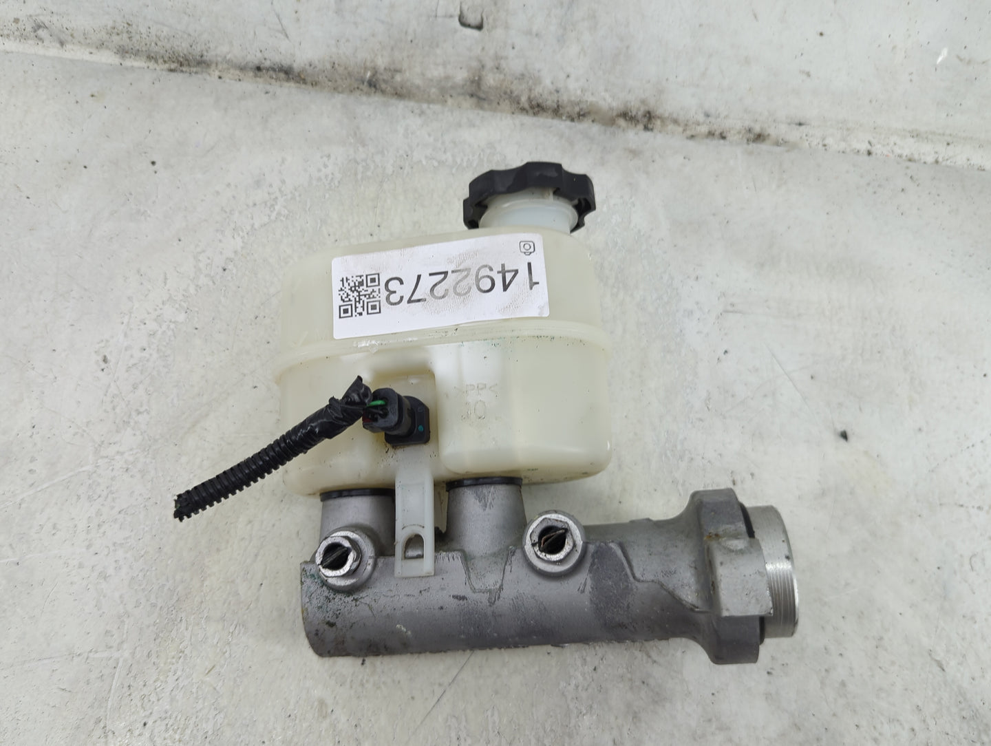 2015-2020 Chevrolet Tahoe Brake Master Cylinder 1492273 - Oemusedautoparts1.com