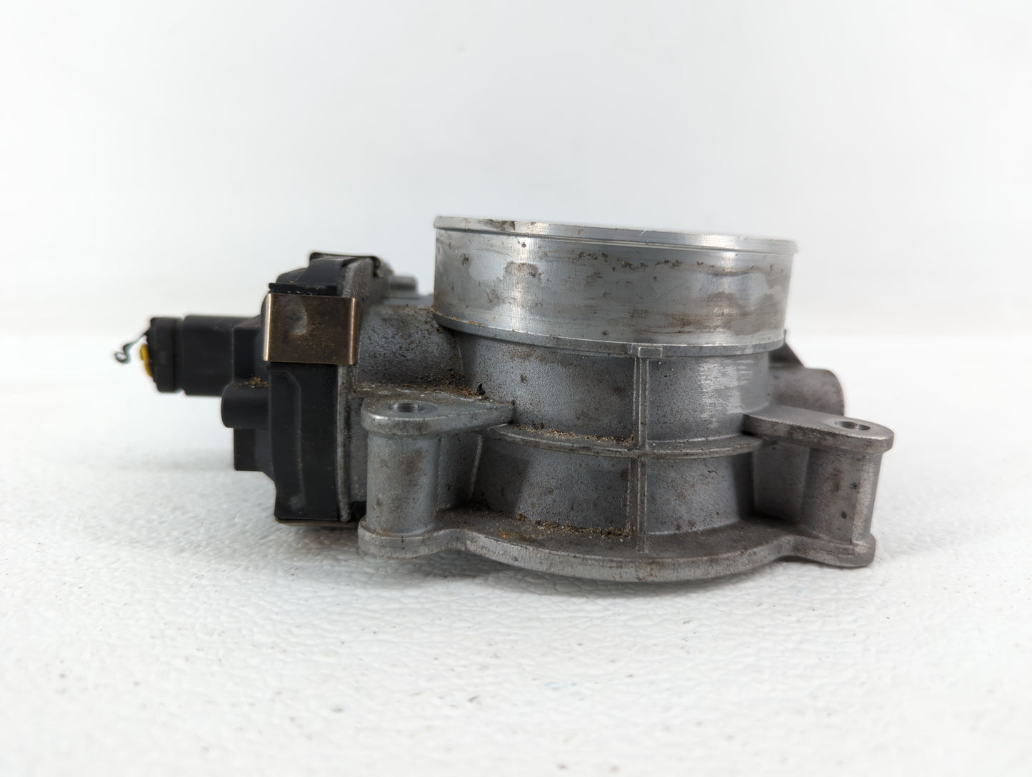 2015-2018 Chevrolet Tahoe Throttle Body P/N:12678224 12617792 Fits Fits 2014 2015 2016 2017 2018 2019 OEM Used Auto Parts - 