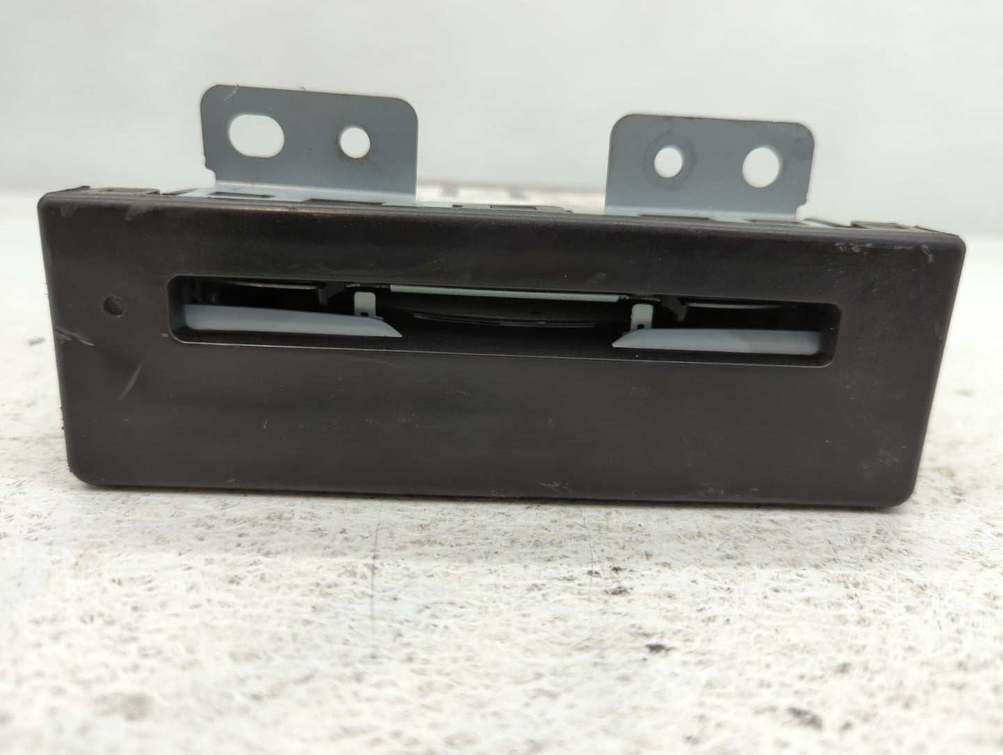 2017-2020 Chevrolet Tahoe Am Fm Cd Player Radio Receiver - Oemusedautoparts1.com