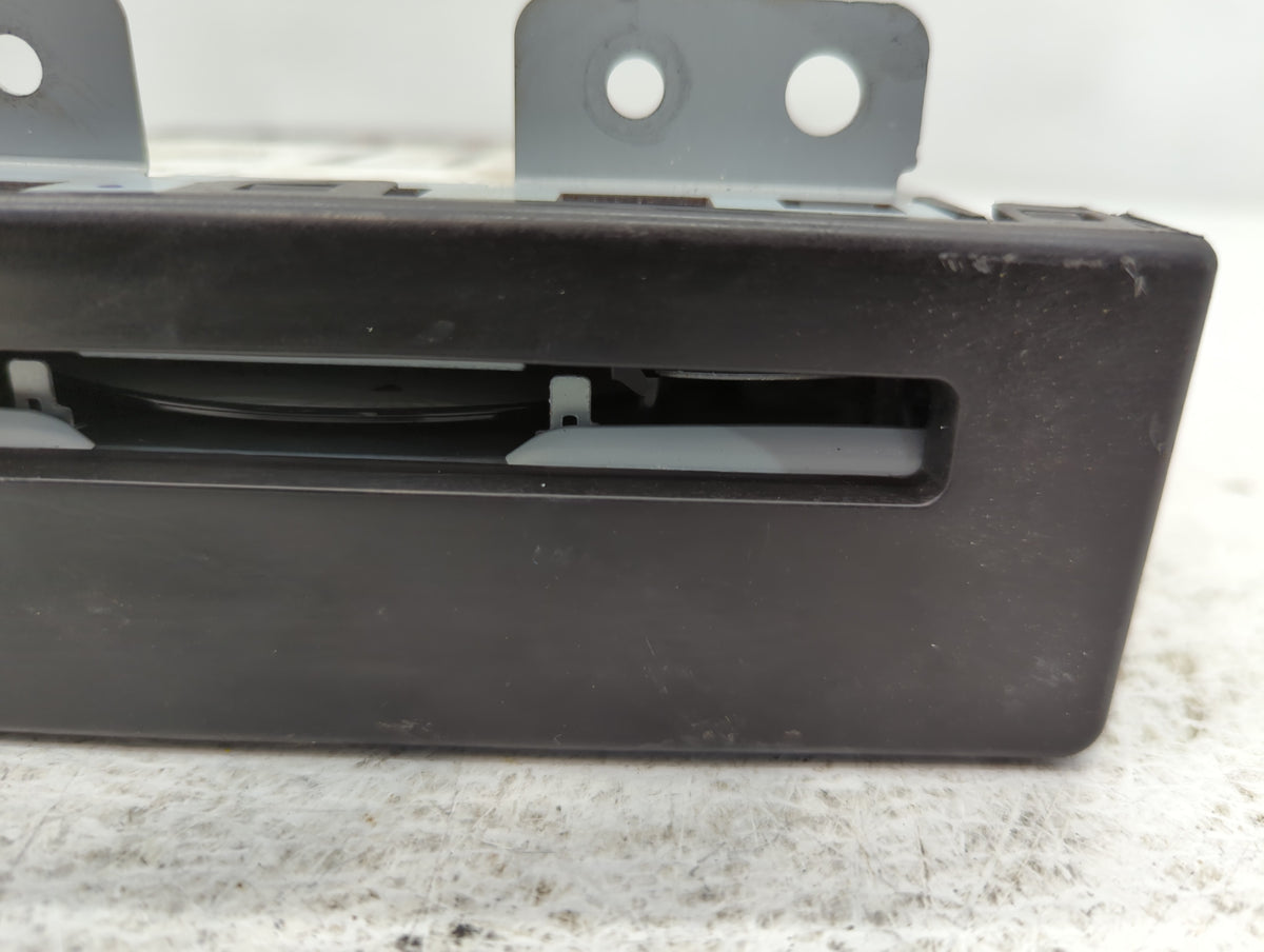 2017-2020 Chevrolet Tahoe Am Fm Cd Player Radio Receiver 729651 - Oemusedautoparts1.com
