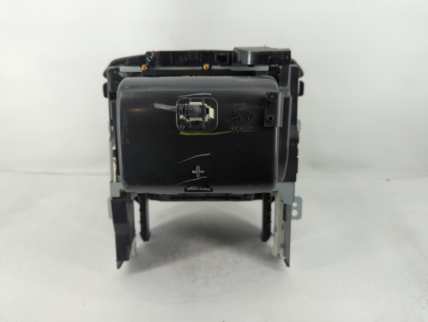 2017-2020 Chevrolet Tahoe Radio AM FM Cd Player Receiver Replacement P/N:84482485 Fits Fits 2017 2018 2019 2020 OEM Used Aut