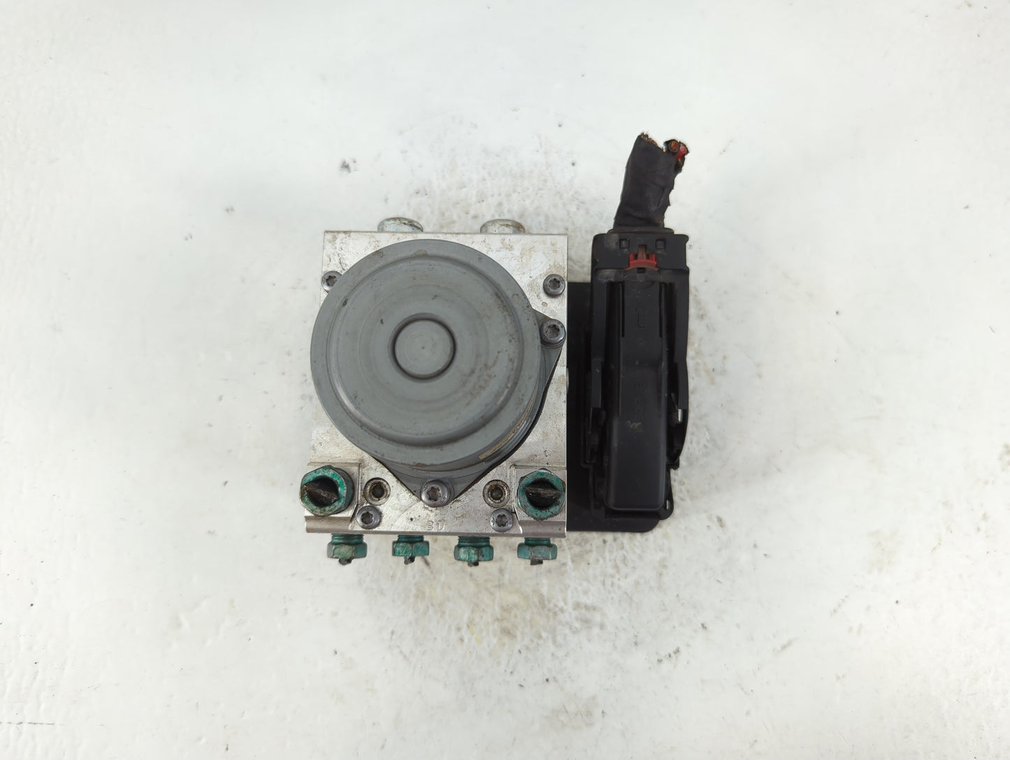 2019-2022 Chevrolet Traverse ABS Pump Control Module Replacement P/N:84503300 Fits Fits 2019 2020 2021 2022 OEM Used Auto Pa