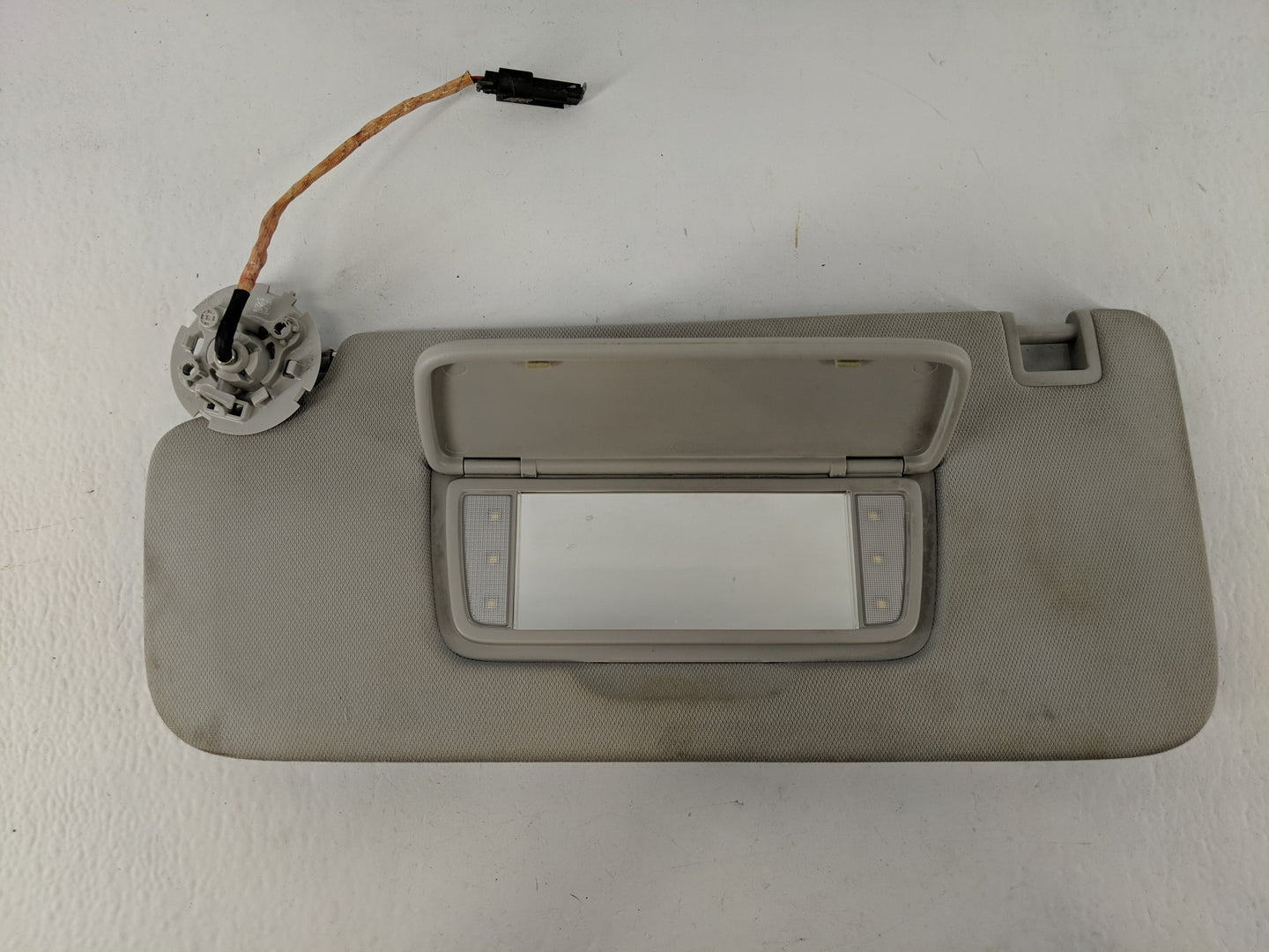 2018-2022 Chevrolet Traverse Sun Visor Shade Replacement Driver Left Mirror Fits Fits 2018 2019 2020 2021 2022 OEM Used Auto