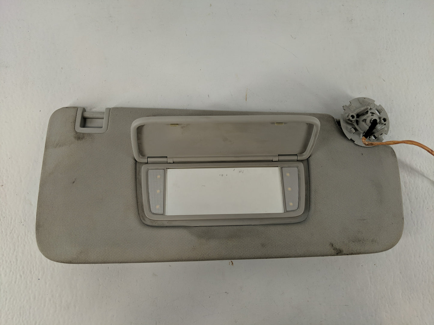 2018-2022 Chevrolet Traverse Sun Visor Shade Replacement Passenger Right Mirror Fits Fits 2018 2019 2020 2021 2022 OEM Used 