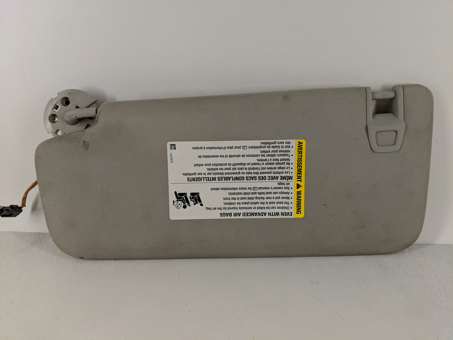 2018-2022 Chevrolet Traverse Sun Visor Shade Replacement Passenger Right Mirror Fits Fits 2018 2019 2020 2021 2022 OEM Used 