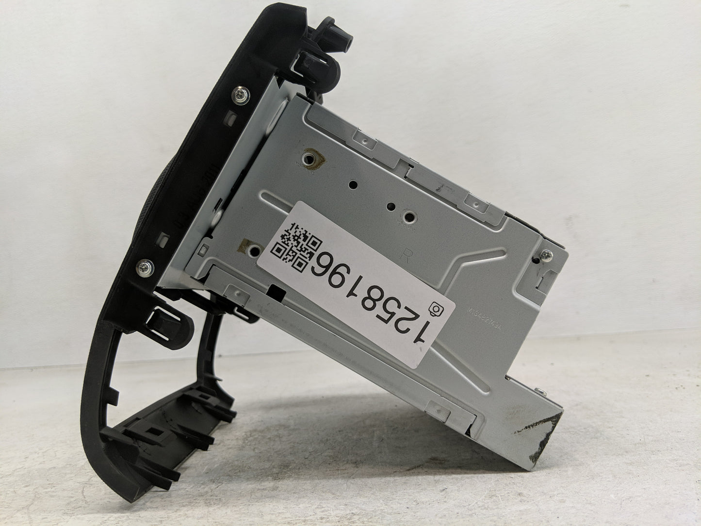 2019 Chevrolet Traverse Radio AM FM Cd Player Receiver Replacement P/N:28185 ZX13A Fits OEM Used Auto Parts - Oemusedautopar