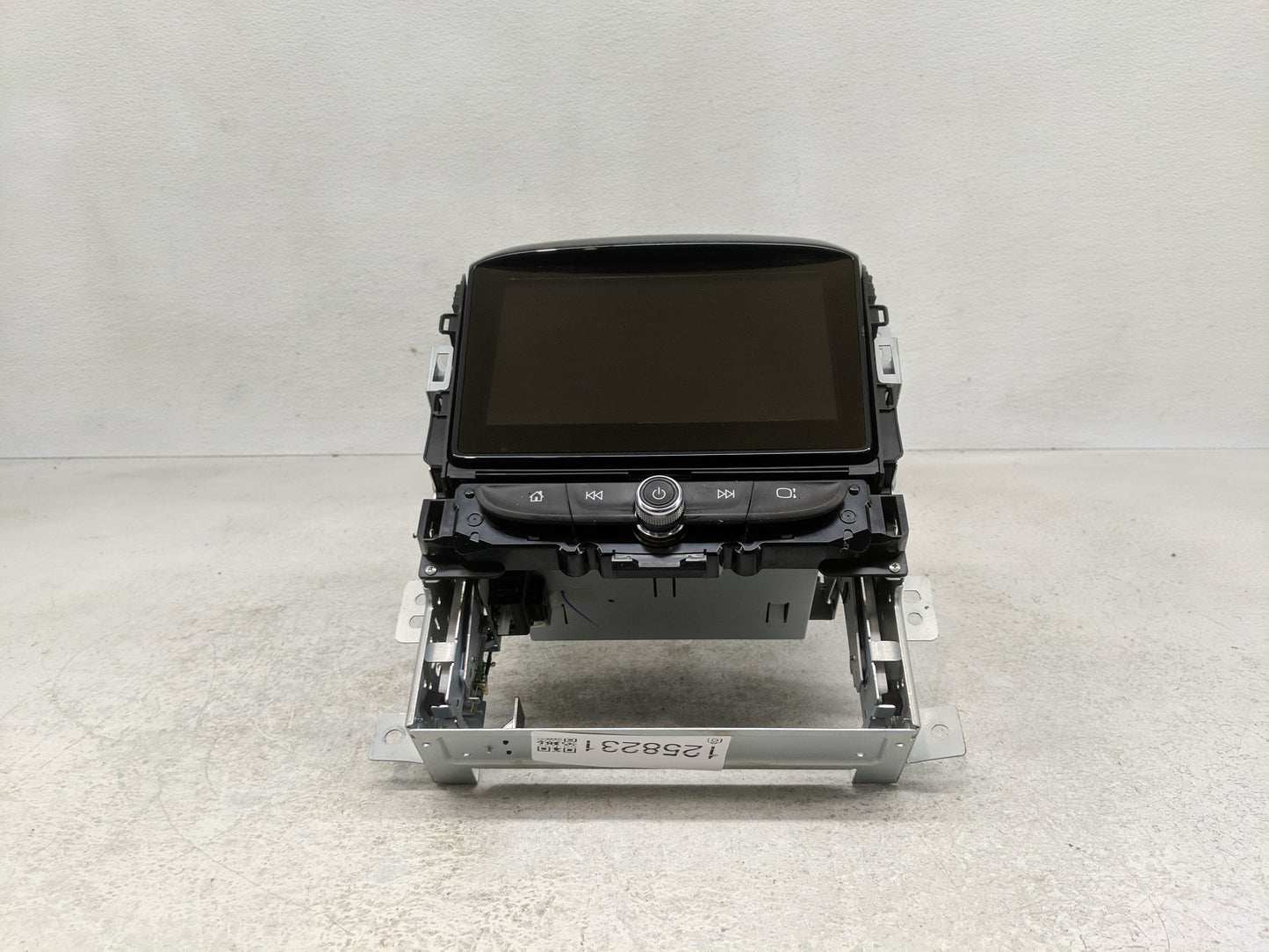 2019 Chevrolet Traverse Radio AM FM Cd Player Receiver Replacement P/N:84423260 Fits OEM Used Auto Parts - Oemusedautoparts1