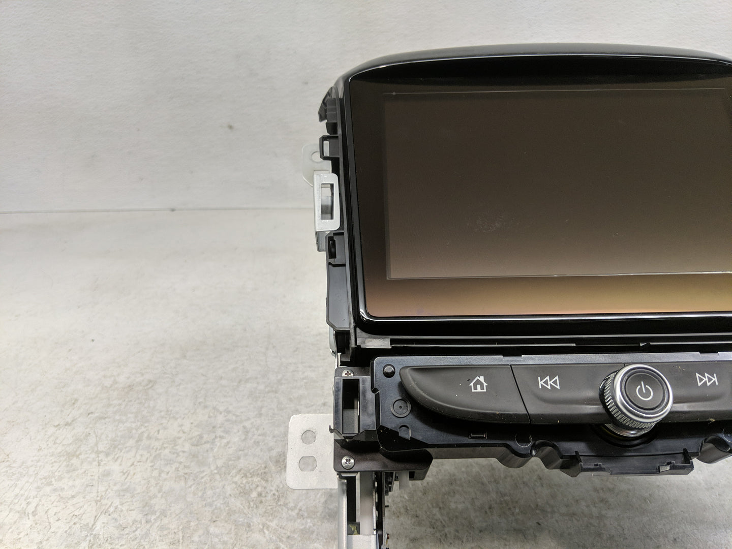 2019 Chevrolet Traverse Radio AM FM Cd Player Receiver Replacement P/N:84423260 Fits OEM Used Auto Parts - Oemusedautoparts1