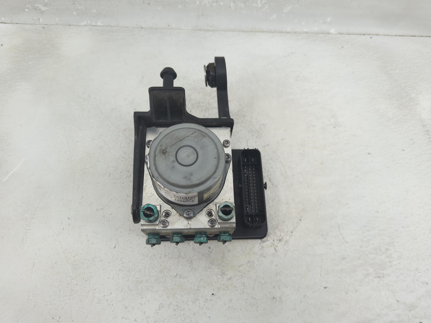 2019-2022 Chevrolet Traverse ABS Pump Control Module Replacement P/N:84502698 Fits Fits 2019 2020 2021 2022 OEM Used Auto Pa
