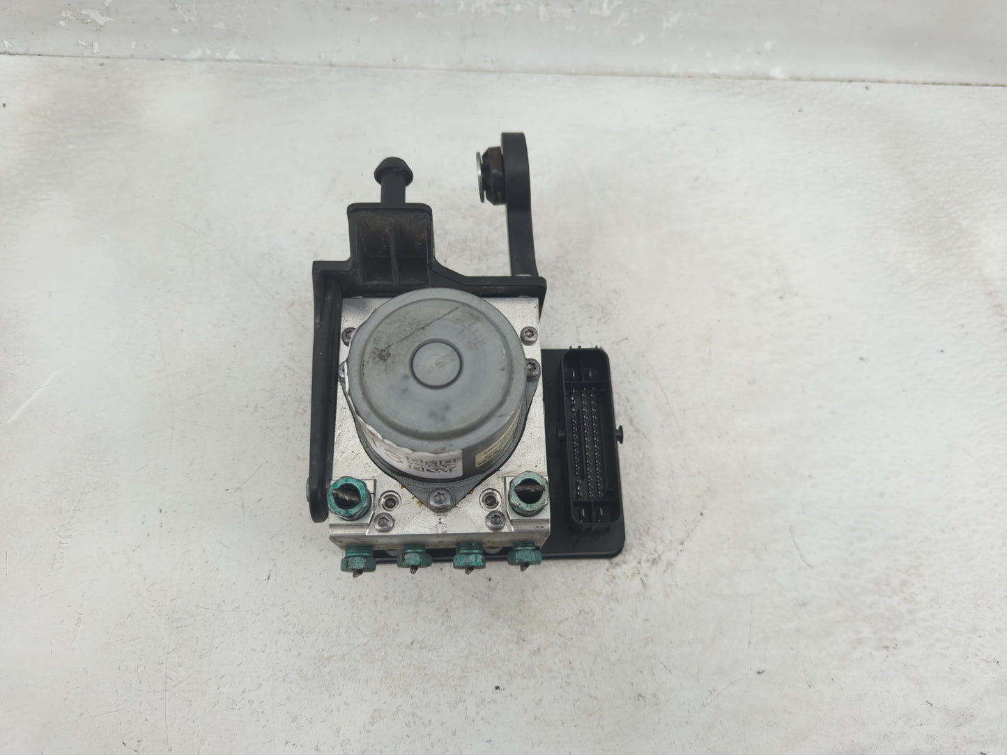 2019-2022 Chevrolet Traverse ABS Pump Control Module Replacement P/N:84502698 Fits Fits 2019 2020 2021 2022 OEM Used Auto Pa
