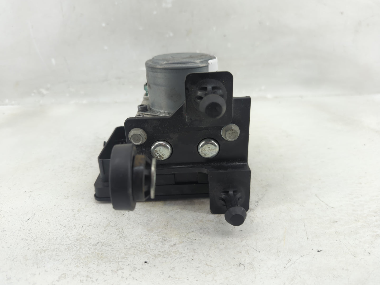 2019-2022 Chevrolet Traverse ABS Pump Control Module Replacement P/N:84502698 Fits Fits 2019 2020 2021 2022 OEM Used Auto Pa
