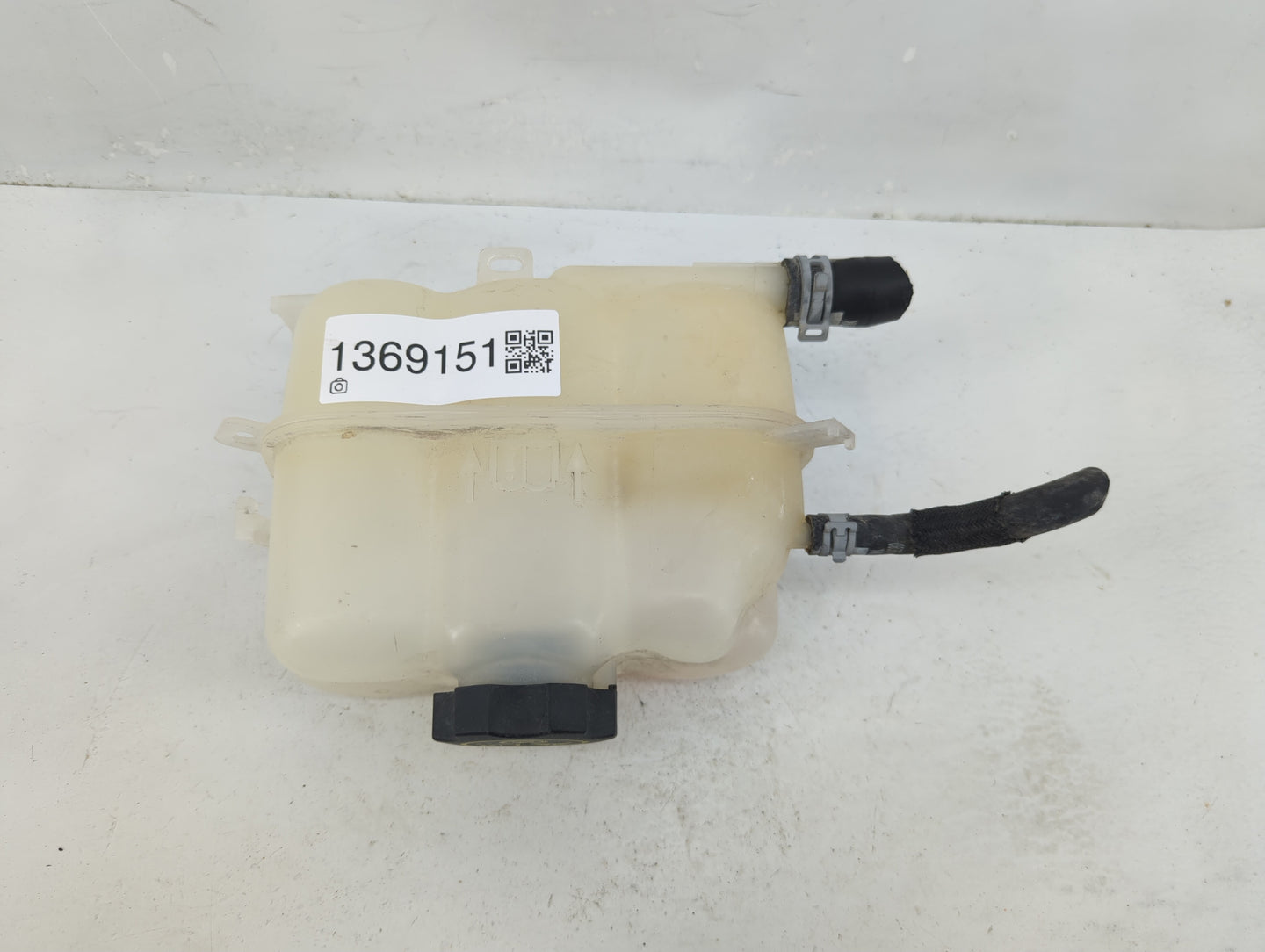 2018 Chevrolet Traverse Radiator Coolant Overflow Expansion Tank Bottle 1369151 - Oemusedautoparts1.com