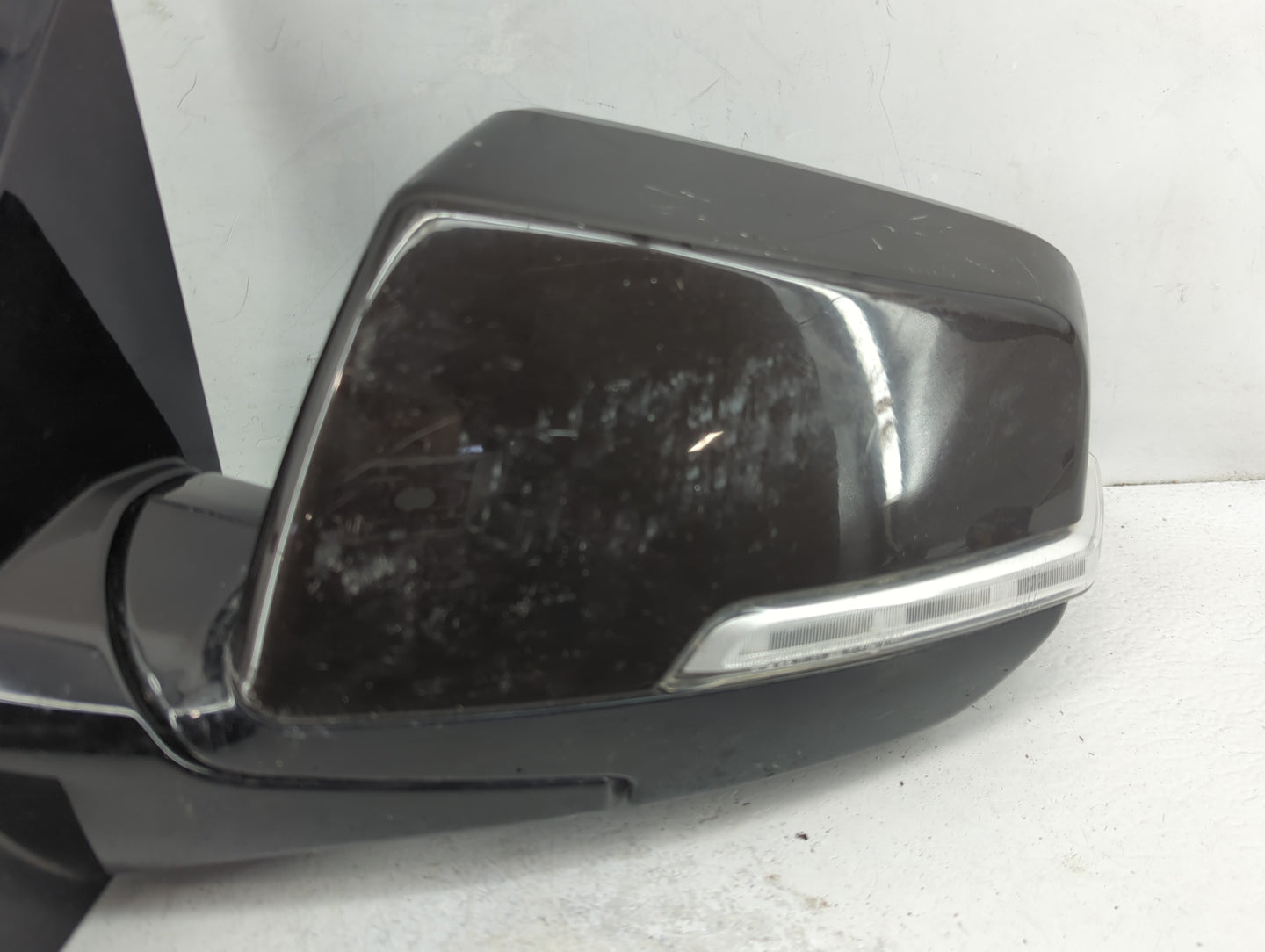 2018-2022 Chevrolet Traverse Driver Side View Mirror - Left Door Mirror OEM Used - Oemusedautoparts1.com